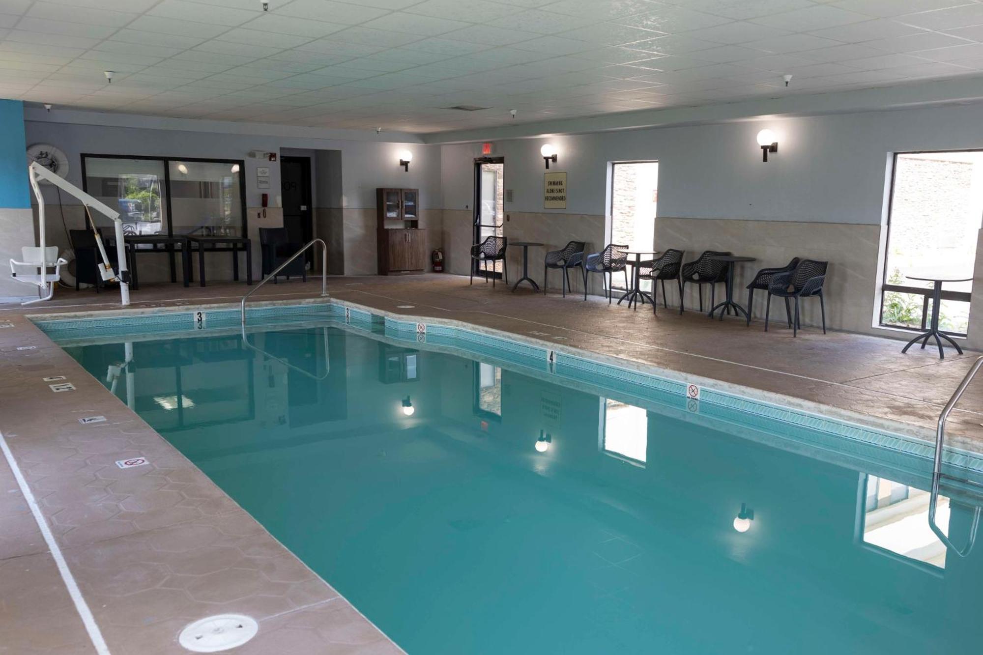 Hampton Inn Kent/Akron Area Экстерьер фото